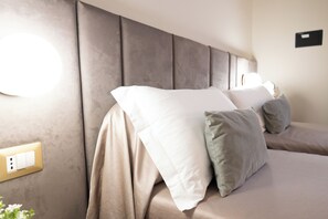 Habitación Deluxe doble | Caja fuerte, escritorio, cortinas opacas y wifi gratis