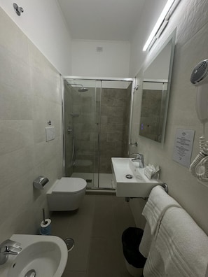 Deluxe Double Room | Bathroom | Shower, eco-friendly toiletries, hair dryer, towels