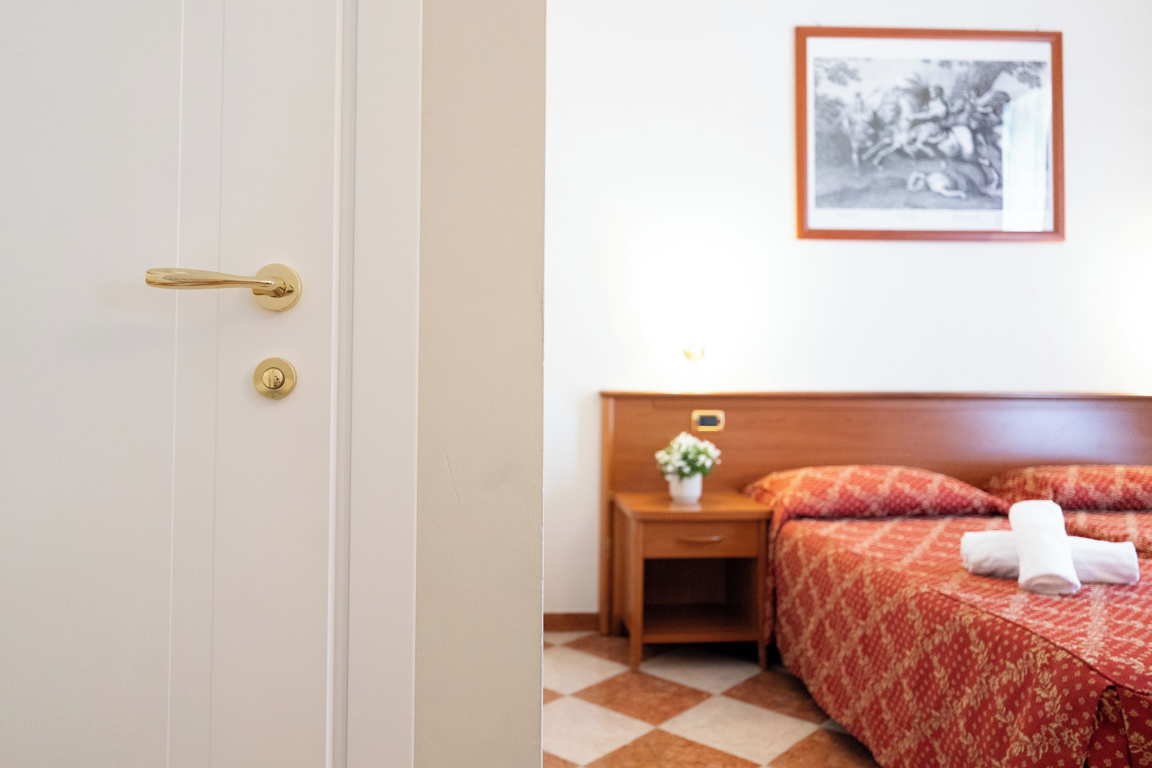 Quarto casal | Cofres nos quartos, escrivaninha, cortinas blackout, Wi-Fi de cortesia