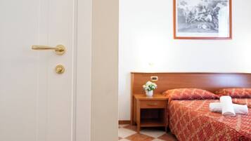 Double Room | In-room safe, desk, blackout drapes, free WiFi