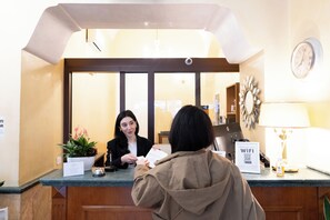 Reception - Hotel RomAntica (Rome)