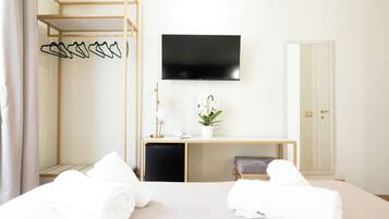 Habitación Deluxe doble | Caja fuerte, escritorio, cortinas opacas y wifi gratis