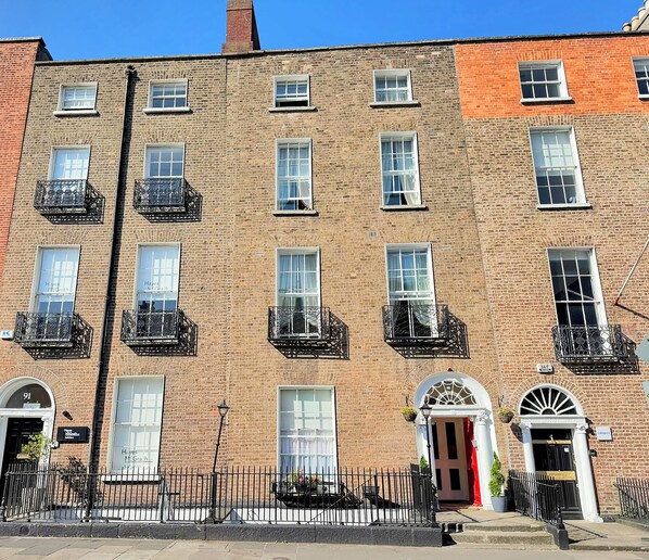 Exterior - Baggot Court Townhouse (Dublin)
