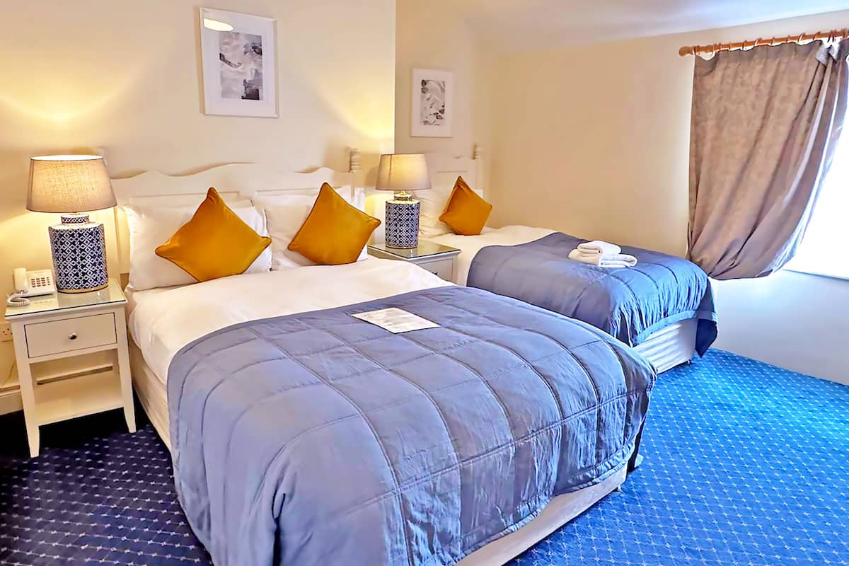 1 bedroom, down comforters, desk, blackout drapes