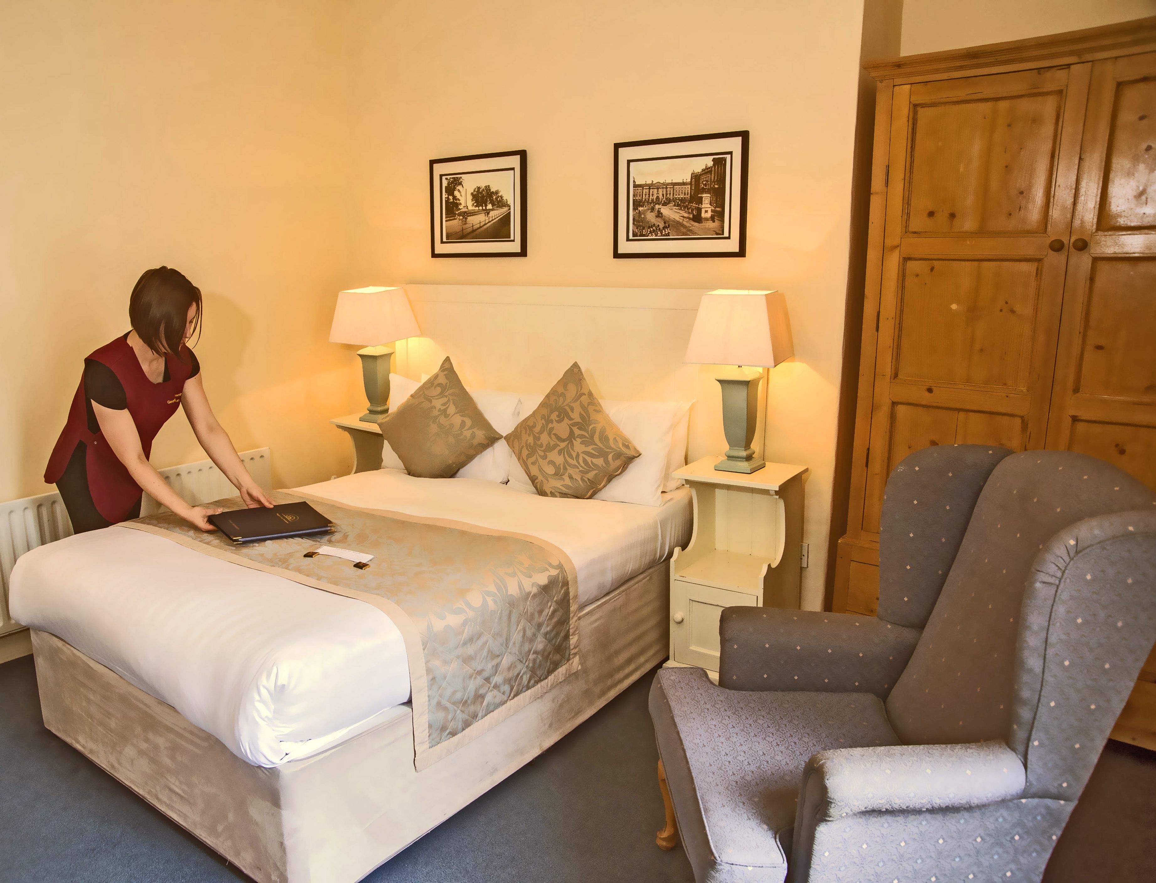 1 bedroom, down duvets, desk, blackout curtains