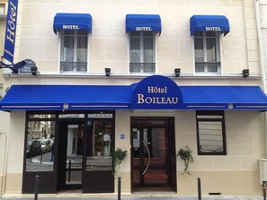 Front of property - Hôtel Boileau  (Paris)