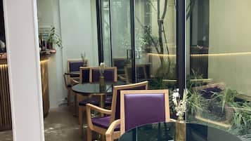 Esmorzar diari d'estil bufet (14 EUR per persona)
