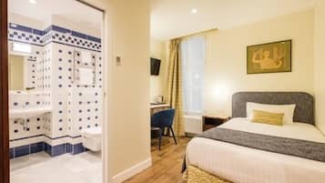 Comfort enkelrum - 1 semidubbelsäng - icke-rökare | Skrivbord, arbetsyta för laptop, mörkläggningsgardiner och ljudisolering