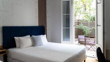 Tremannsrom – classic | Skrivebord, skrivebord for bærbar PC, blendingsgardiner og lydisolert