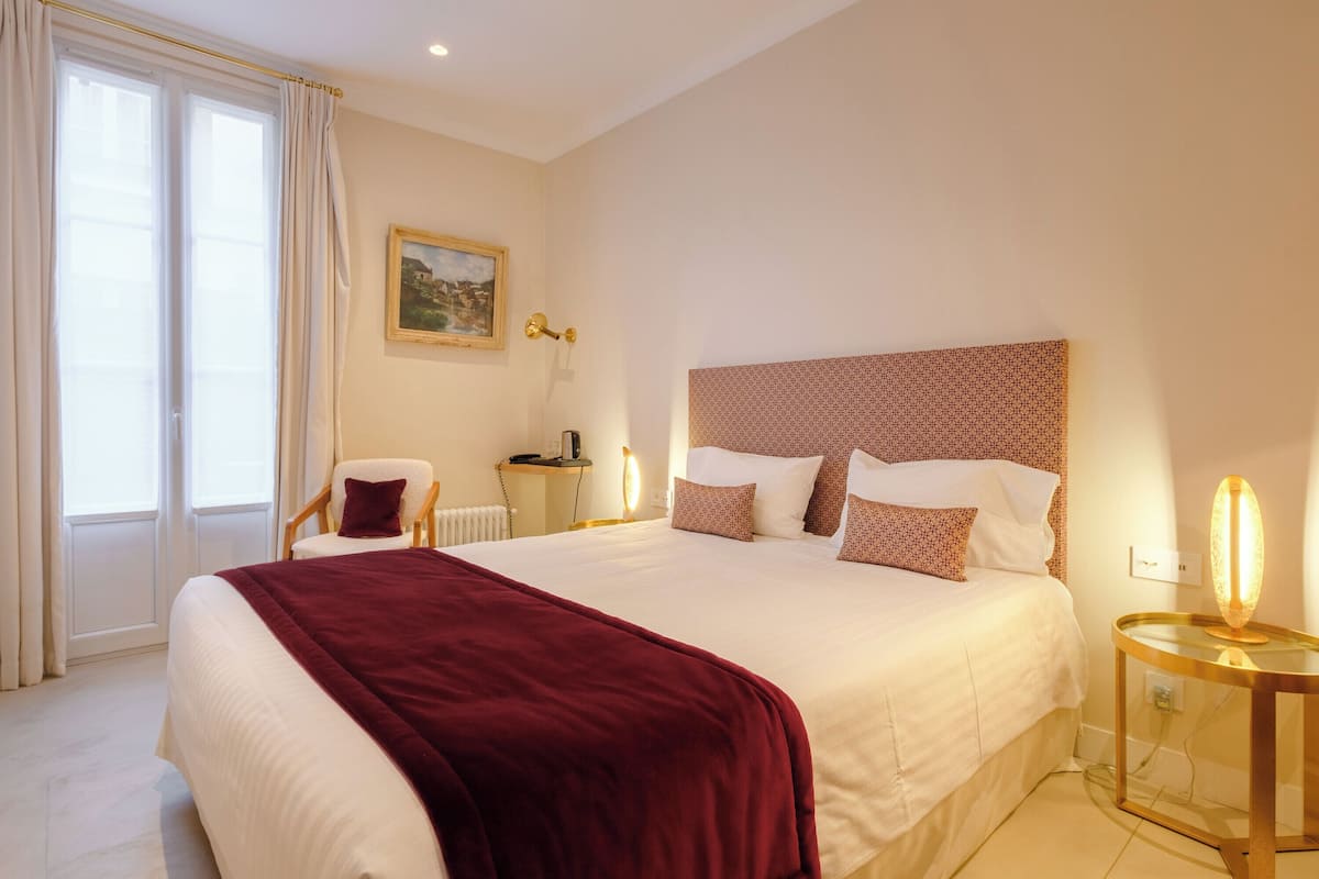 Desk, laptop workspace, blackout curtains, soundproofing