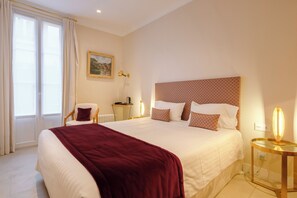 Superior Double Room | Desk, laptop workspace, blackout curtains, soundproofing - Hôtel Boileau  (Paris)