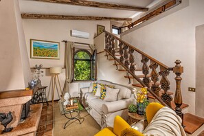 Suite familiar, 1 llit doble, vistes al pati | Llençols de cotó egipci i roba de llit d'alta qualitat 