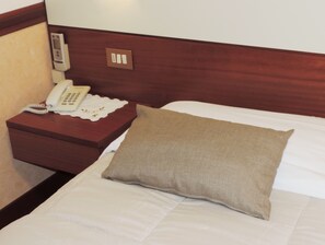 客房内保险箱、办公桌、婴儿床、免费 WiFi