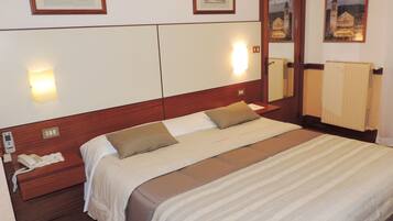 Zimmersafe, Schreibtisch, Babybetten, kostenloses WLAN