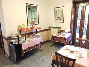 Breakfast (EUR 6.50 per person) - Hotel Signa (Perugia)