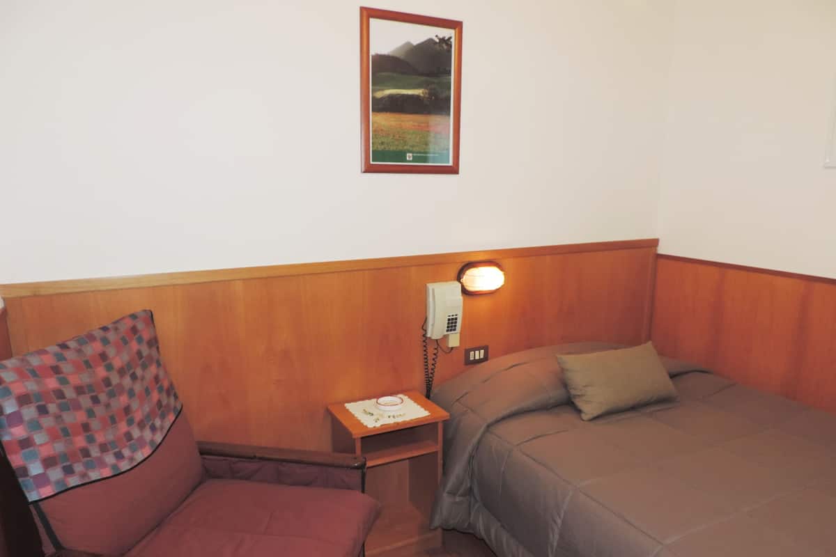 Chambre Simple Standard | Coffres-forts dans les chambres, bureau, lits bébé (en supplément)