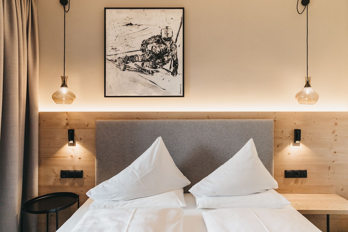 Business Double Room (Rudolf) | 1 bedroom, down duvets, minibar, in-room safe