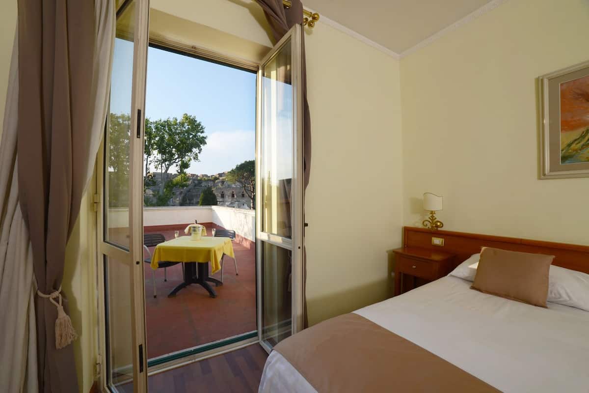 Minibar, una cassaforte in camera, una scrivania