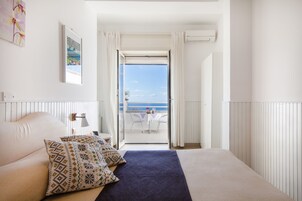 Caja de seguridad en la habitación y cortinas blackout 