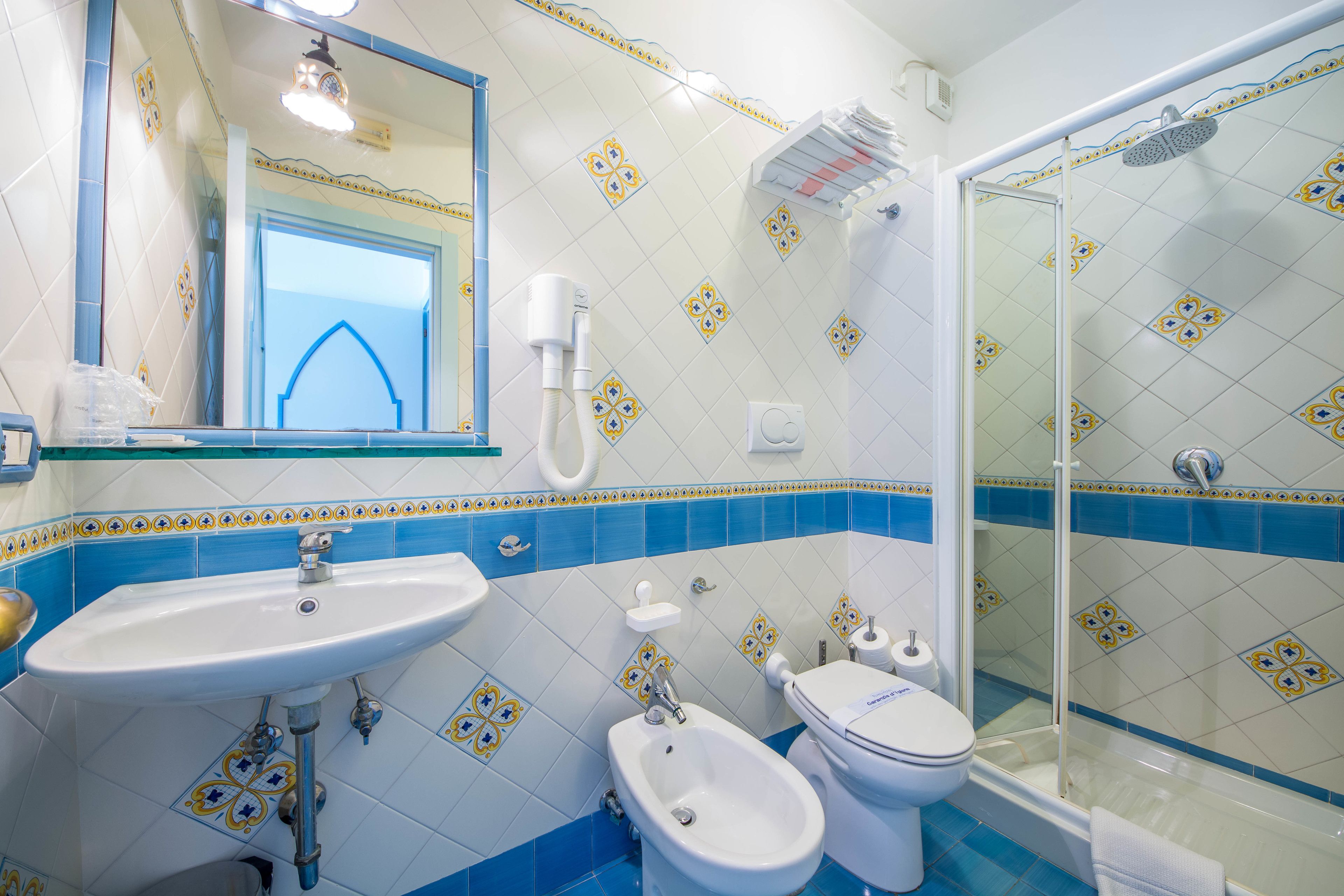 shower, deep-soaking bathtub, free toiletries, hair dryer