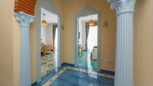 A hallway with tiled flooring, white columns, and a door leading to another room. - Riviera B&B Rooms and Apartament SEA-VIEW (Maiori)