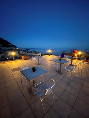 Terrace/patio - Riviera B&B Rooms and Apartament SEA-VIEW (Maiori)
