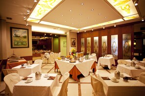 Free daily buffet breakfast  - Augustus (Ottaviano)