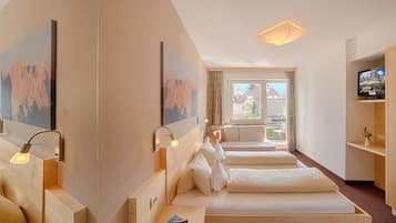 Basic Double Room | Living area | 17-inch TV with satellite channels