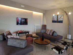 30-inch TV with digital channels