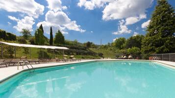 Outdoor pool, sun loungers