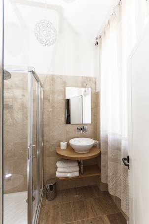 Shower, free toiletries, hair dryer, bathrobes. AgriHotel Villa Ambra