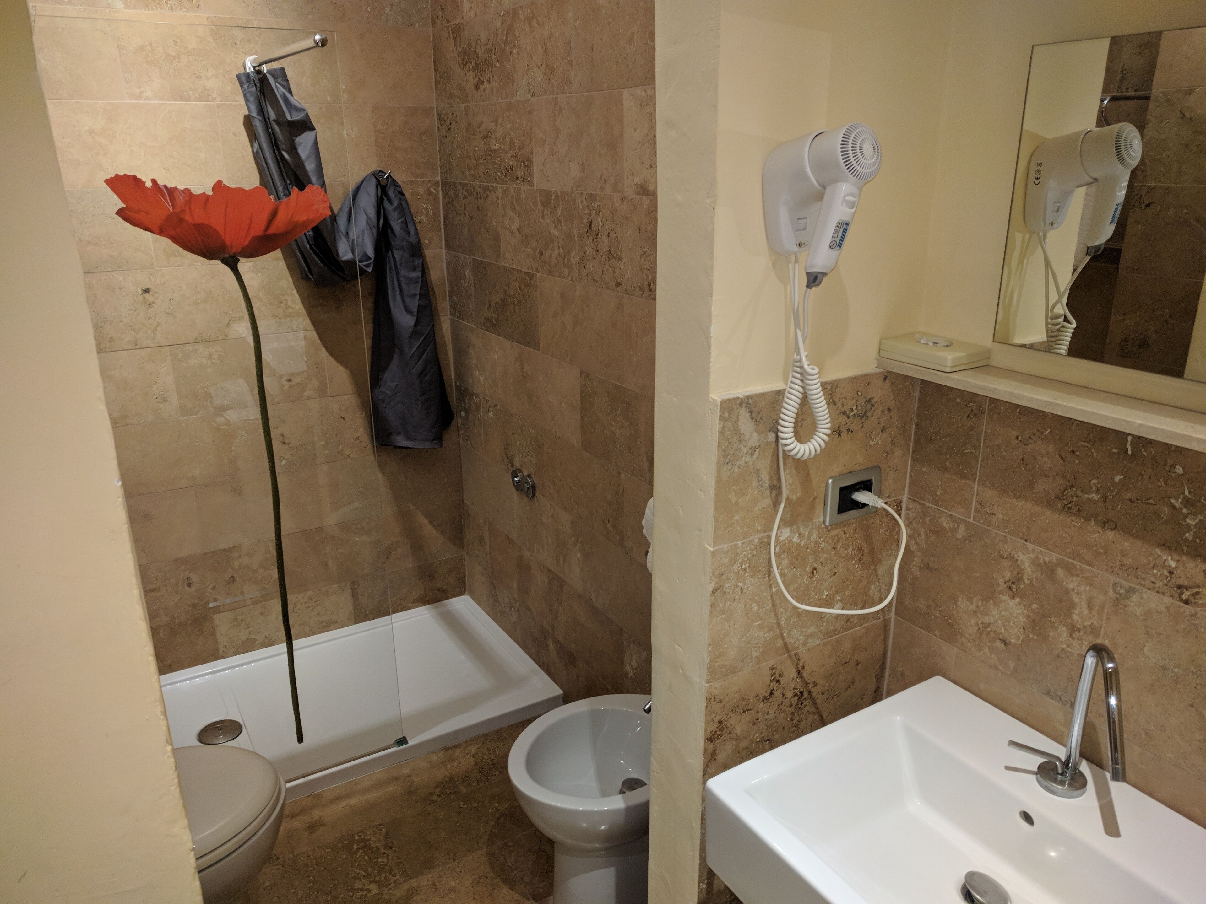 standard triple room | bathroom | shower, free toiletries, hair dryer, bathrobes
