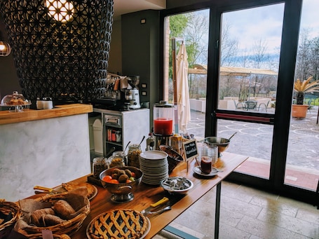 Bar (on property). AgriHotel Villa Ambra