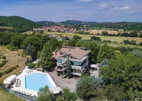 Vista dalla struttura. AgriHotel Villa Ambra