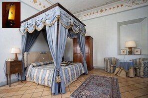 Quarto casal superior | Frigobar, cofres nos quartos, escrivaninha