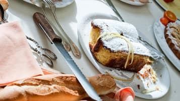 TĂ€gliches inbegriffenes FrĂŒhstĂŒcksbuffet