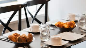 Petit déjeuner buffet (13.5 EUR par personne)