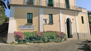 Unclassified image, 5 of 51, button - Hotel Savoia (Procida)