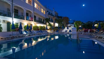 Seasonal outdoor pool, open 8:00 AM to 7:00 PM, pool umbrellas