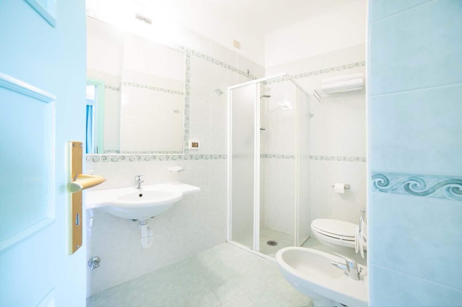 superior double or twin room, balcony, sea view | bathroom | rainfall showerhead, free toiletries, hair dryer, slippers