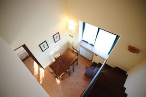 Classic-Apartment, 2 Schlafzimmer, 2 Bäder, Gartenblick | Wohnzimmer