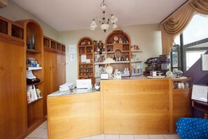 Concierge desk - Hotel Athena (Spoleto)