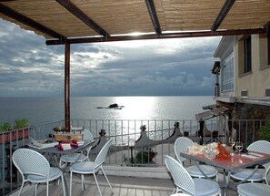 Outdoor dining - Umberto a Mare (Forio)