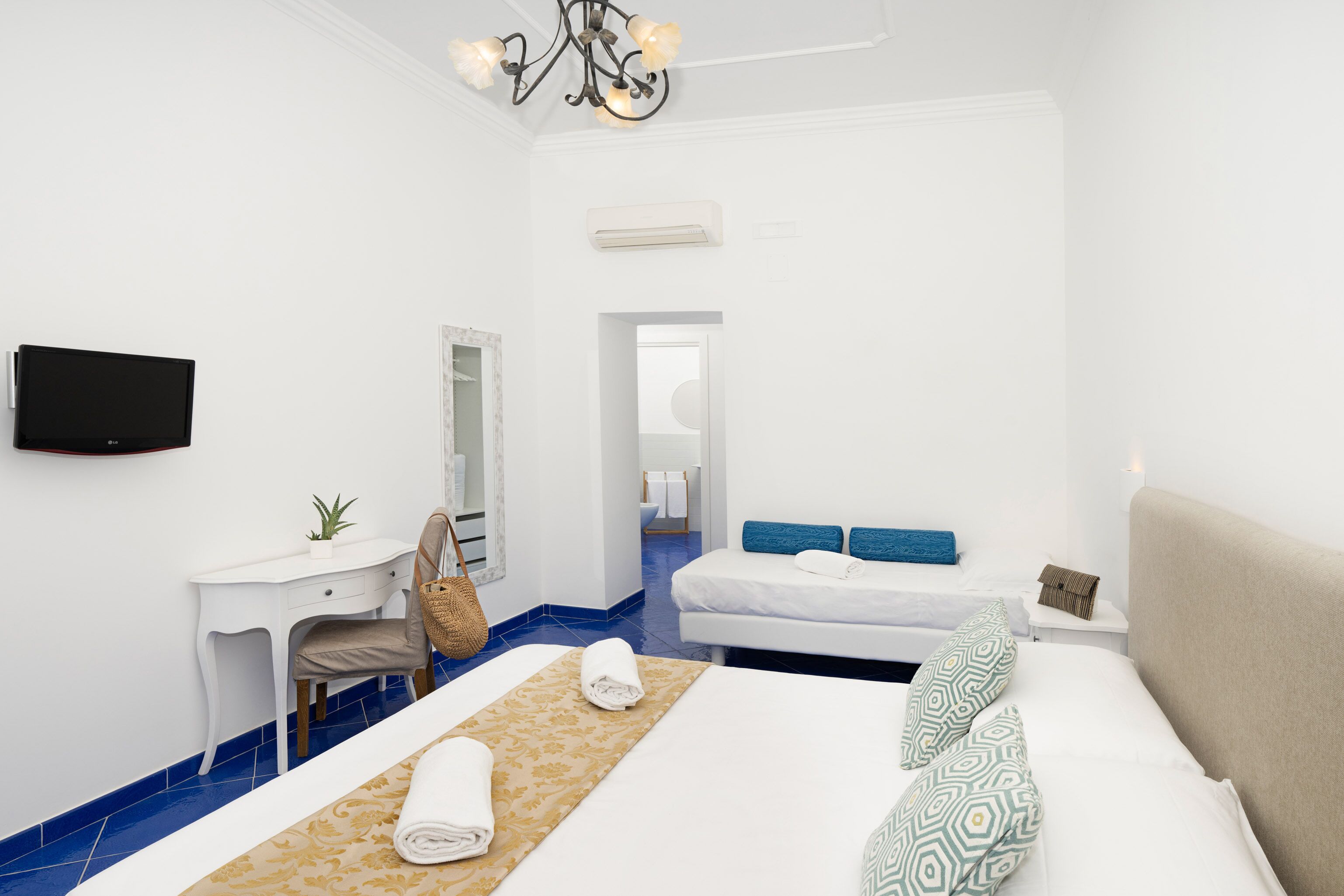 classic triple room, sea view | 1 bedroom, minibar, in-room safe, desk