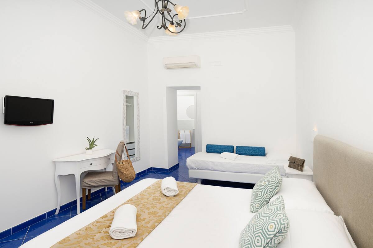 classic triple room, sea view | 1 bedroom, minibar, in-room safe, desk