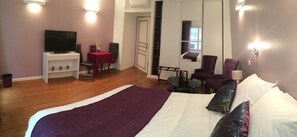 Egyptian cotton sheets, premium bedding, minibar, in-room safe - Hotel Paris Gambetta (Paris)