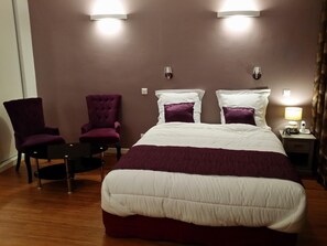 Egyptian cotton sheets, premium bedding, minibar, in-room safe - Hotel Paris Gambetta (Paris)