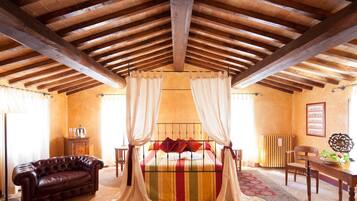 Junior Suite | Premium bedding, minibar, in-room safe, individually furnished