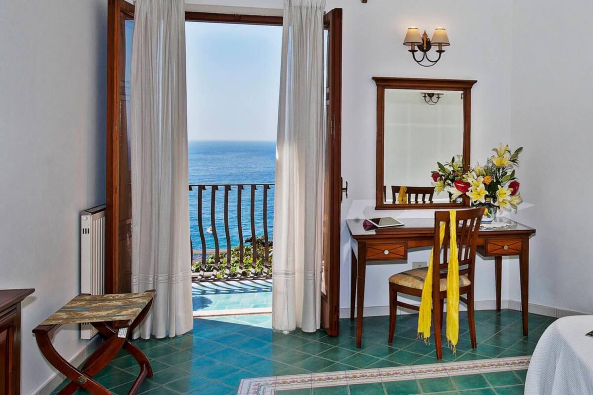 Comfort Double Room | Pillowtop beds, minibar, in-room safe, desk