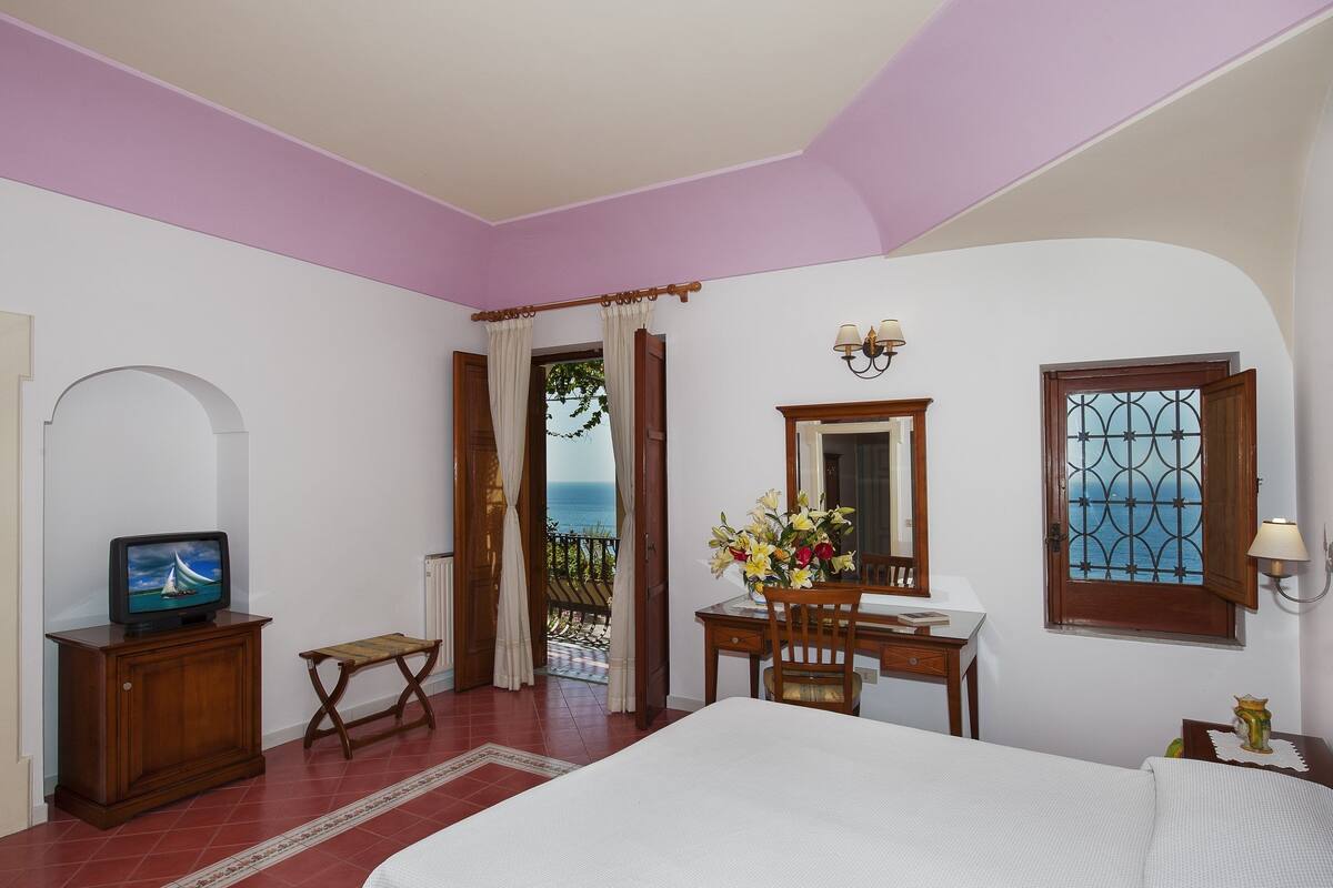 Pillowtop beds, minibar, in-room safe, desk
